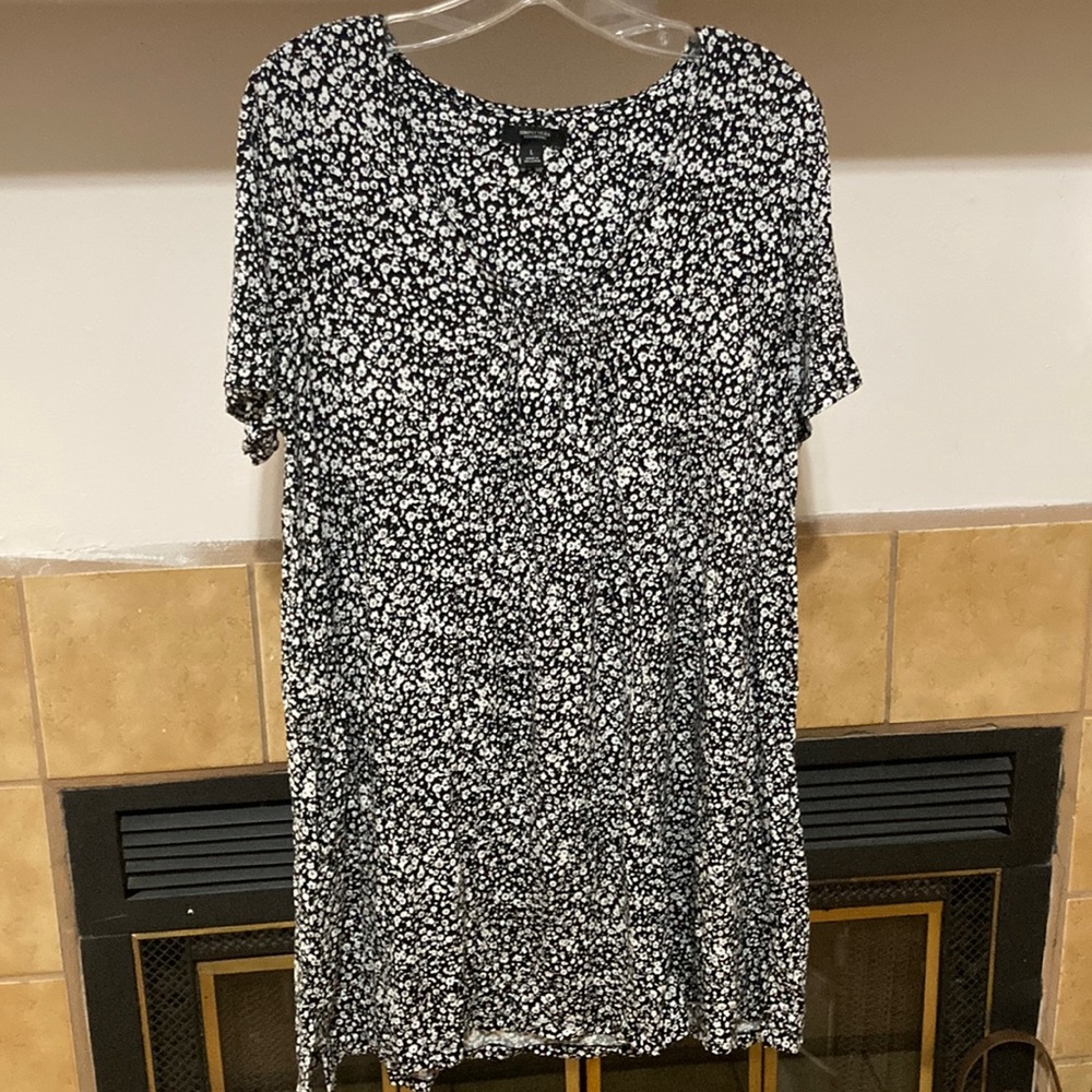 Simply Vera Vera Wang Women’s Black/White Floral Print Mini Dress (size L)